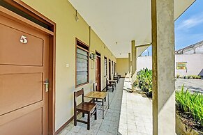 OYO 90443 Hotel New Kartika In