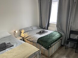Great 5-bed Wembley Home 25min From Central London