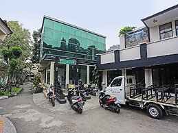 Hotel O Tjokro 3