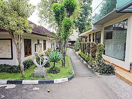 Hotel O Tjokro 3