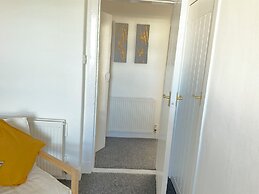 Immaculate 1-bed Apartment in Largs