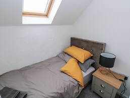 The Loft @ Wisteria Cottage
