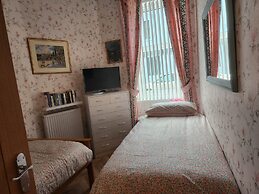 Apartment - Largs - Sleeps 4 - Pet Friendly
