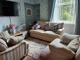 Apartment - Largs - Sleeps 4 - Pet Friendly