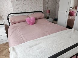 Apartment - Largs - Sleeps 4 - Pet Friendly
