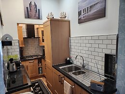 Apartment - Largs - Sleeps 4 - Pet Friendly