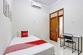 OYO 92757 Ndalem Pusponyidro Syariah