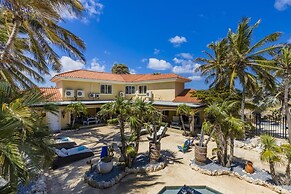 Luxury 4br4ba Villa w Hottub Pool Ocean Views