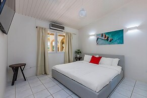 Deluxe Mansion Steps to Beach Pool Sea Views