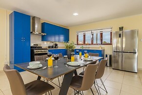 Remodeled 3BR w Private Pool Close to Palmbeach