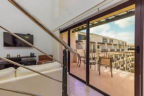 2BR Duplex Palmaruba Condos w Great Location