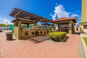2BR Duplex Palmaruba Condos w Great Location
