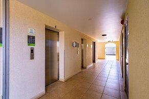 2BR Duplex Palmaruba Condos w Great Location