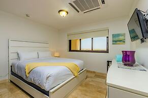 2BR Duplex Palmaruba Condos w Great Location