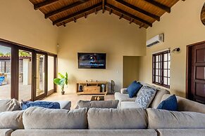 Large 5BR Villa With Private Pool Near Eagle Beach