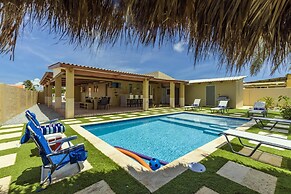 Amazing 3BR Villa w Large Private Pool Gameroom