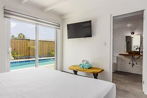 Luxurious Oasis Mins to Beach King Beds Pool