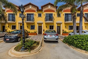 Gold Coast - 2br3ba Gated Community w Pools Gym
