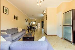 Gold Coast - 2br3ba Gated Community w Pools Gym