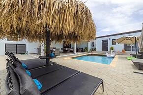 4BR 4BA Private Pool Sauna Tub Putt-putt Fire Place