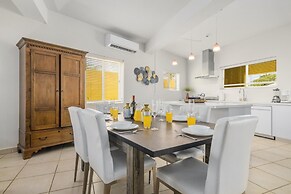 Cheerful Caribbean Villa w Private Pool 3BR
