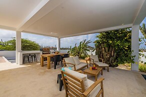 NEW Modern 2BR 2BA w Privatepool in Quiet Area