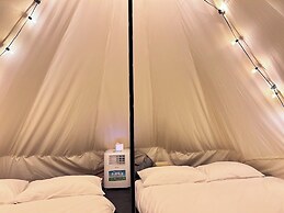 Touching camping