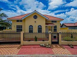 Cute Cozy 3BR Great Location