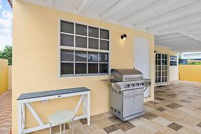 Cute Cozy 3BR Great Location