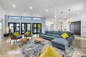 Unique Modern 4BR w Large Private Pool Mini Golf