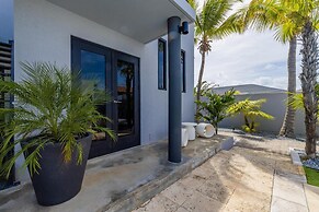 Unique Modern 4BR w Large Private Pool Mini Golf