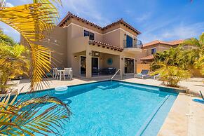 4BR Villa Gold Coast w Pool