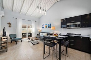 Great Cozy Comfortable Central 2BR 2BA w Pool