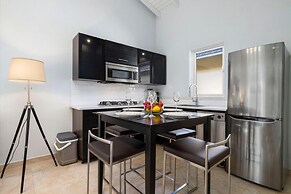Great Cozy Comfortable Central 2BR 2BA w Pool