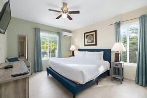 3BR Villa Central Location Private Pool Patio