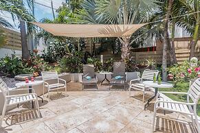 Quiet Cozy Central Close to the Beach Pool