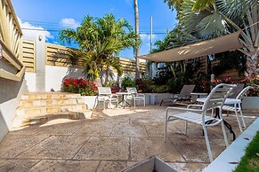 Cozy Central Quiet Close to the Beach Pool