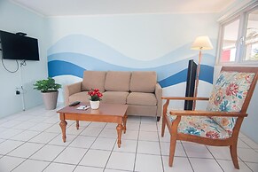 Cozy Central Quiet Close to the Beach Pool