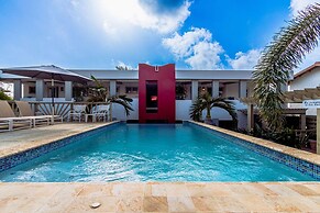Cozy Central Quiet Close to the Beach Pool