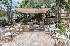 Relaxing Central Bright Shared Pool Garden