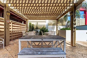 Relaxing Central Bright Shared Pool Garden