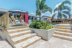 Relaxing Central Bright Shared Pool Garden