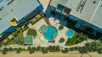 Ground Level Condo 2BR 2BA w Pool Access Gym