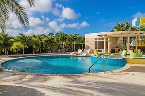 Ground Level Condo 2BR 2BA w Pool Access Gym