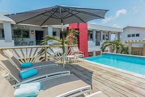 Beautiful Comfy Mins to Palm Eagle Beaches