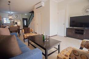 2BR 3BA GYM Pools 24 7 Security Restaurant