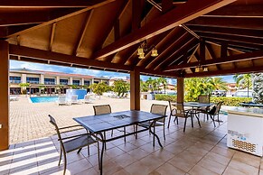 2BR Townhouse 3min Walk 2 Eaglebeach w Pool BBQ
