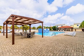 2BR Townhouse 3min Walk 2 Eaglebeach w Pool BBQ
