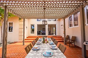 Spacious 6BR Villa w Pool Close2beach Sleeps 16