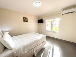 Spacious 6BR Villa w Pool Close2beach Sleeps 16